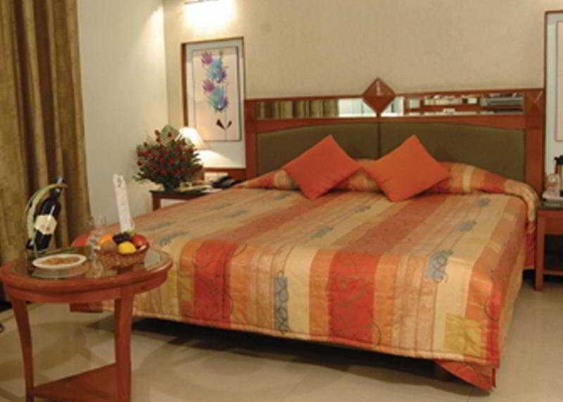 J P Cordial Hotel Bangalore Luaran gambar