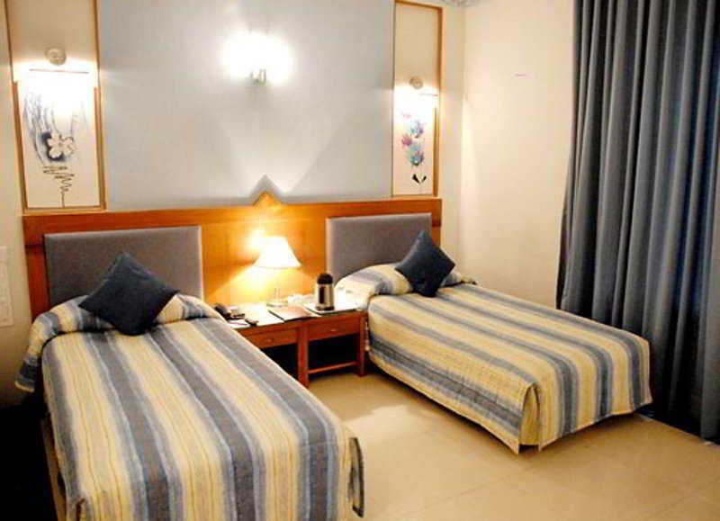 J P Cordial Hotel Bangalore Bilik gambar