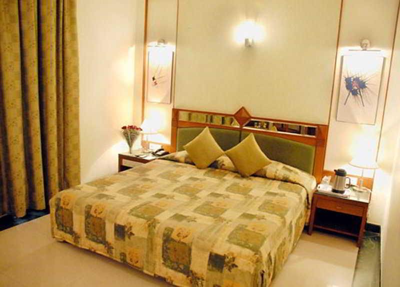 J P Cordial Hotel Bangalore Bilik gambar
