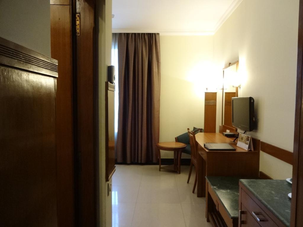 J P Cordial Hotel Bangalore Luaran gambar