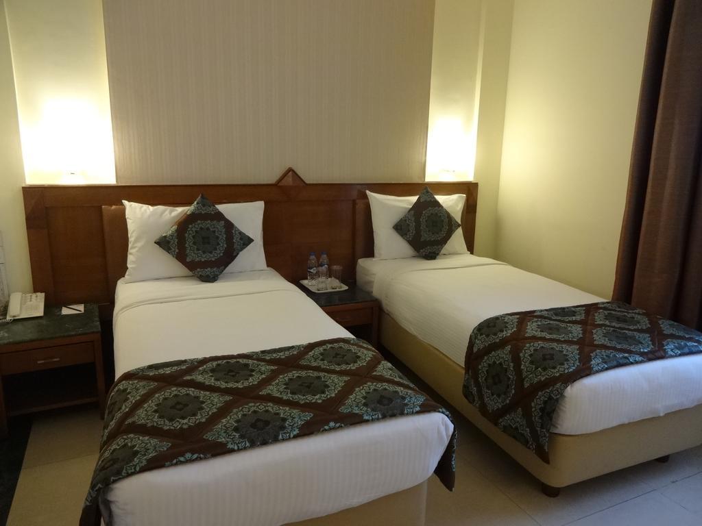 J P Cordial Hotel Bangalore Luaran gambar