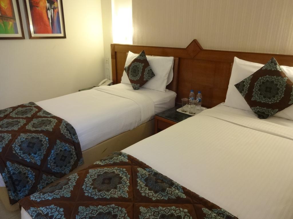 J P Cordial Hotel Bangalore Luaran gambar