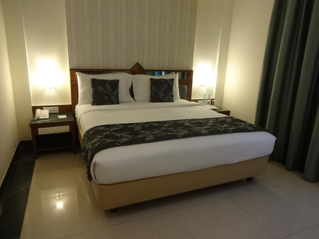 J P Cordial Hotel Bangalore Luaran gambar