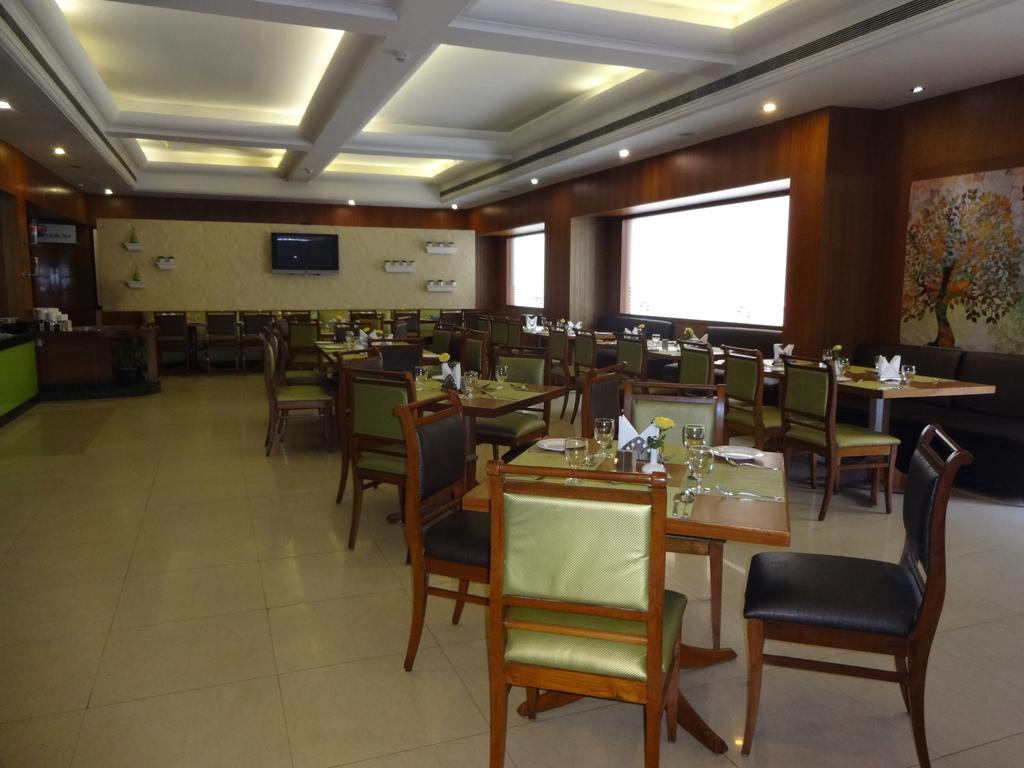 J P Cordial Hotel Bangalore Luaran gambar