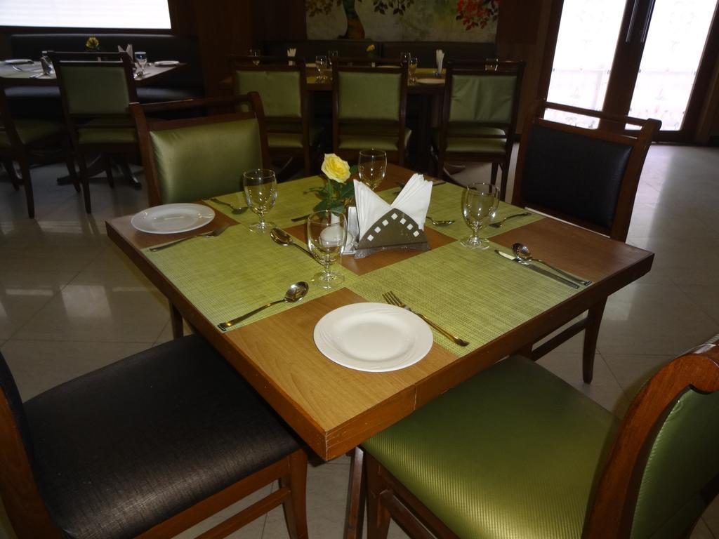 J P Cordial Hotel Bangalore Luaran gambar