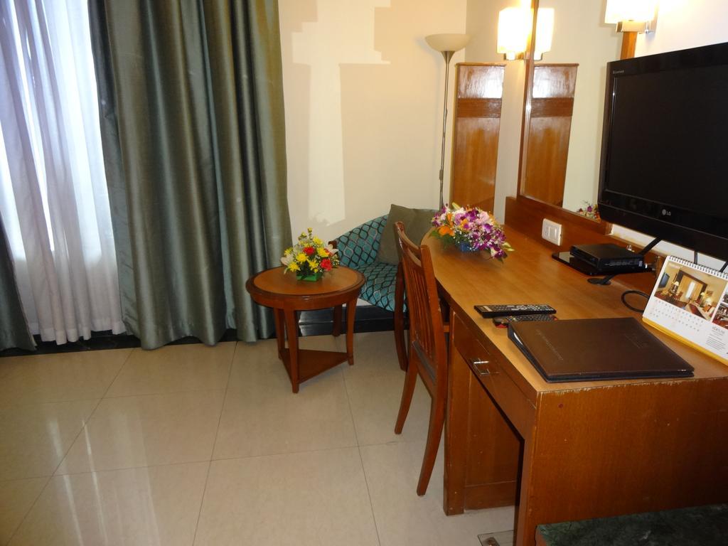 J P Cordial Hotel Bangalore Luaran gambar