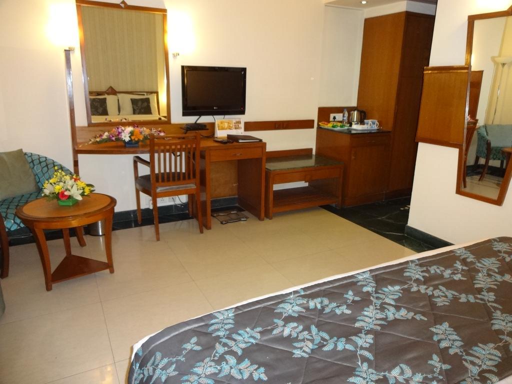 J P Cordial Hotel Bangalore Luaran gambar