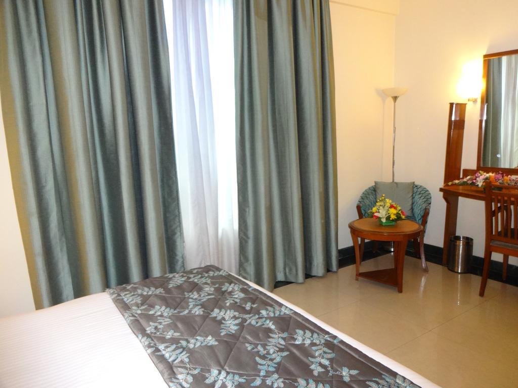 J P Cordial Hotel Bangalore Luaran gambar