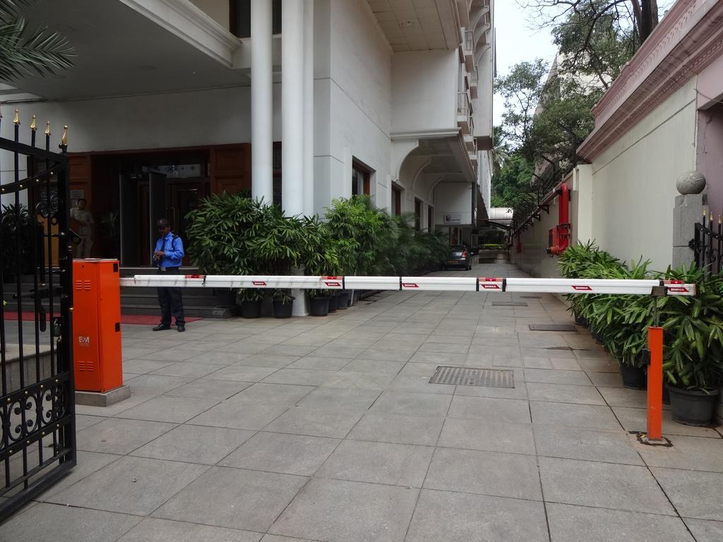 J P Cordial Hotel Bangalore Luaran gambar