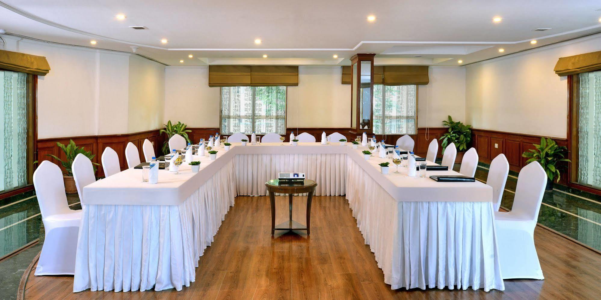 J P Cordial Hotel Bangalore Luaran gambar